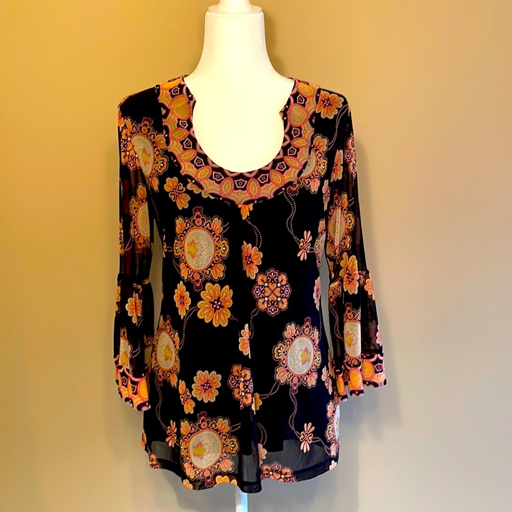 INC INTERNATIONAL CONCEPTS Blouse With Flare Sleeves. Size Large.